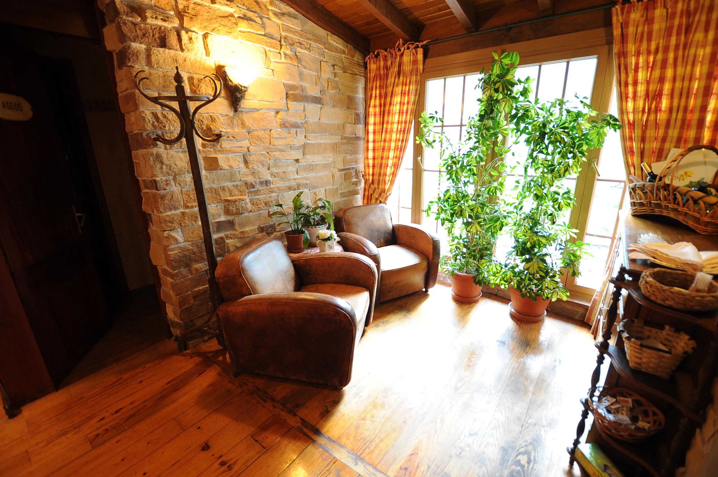 Hostal Lola Isaba Exterior photo
