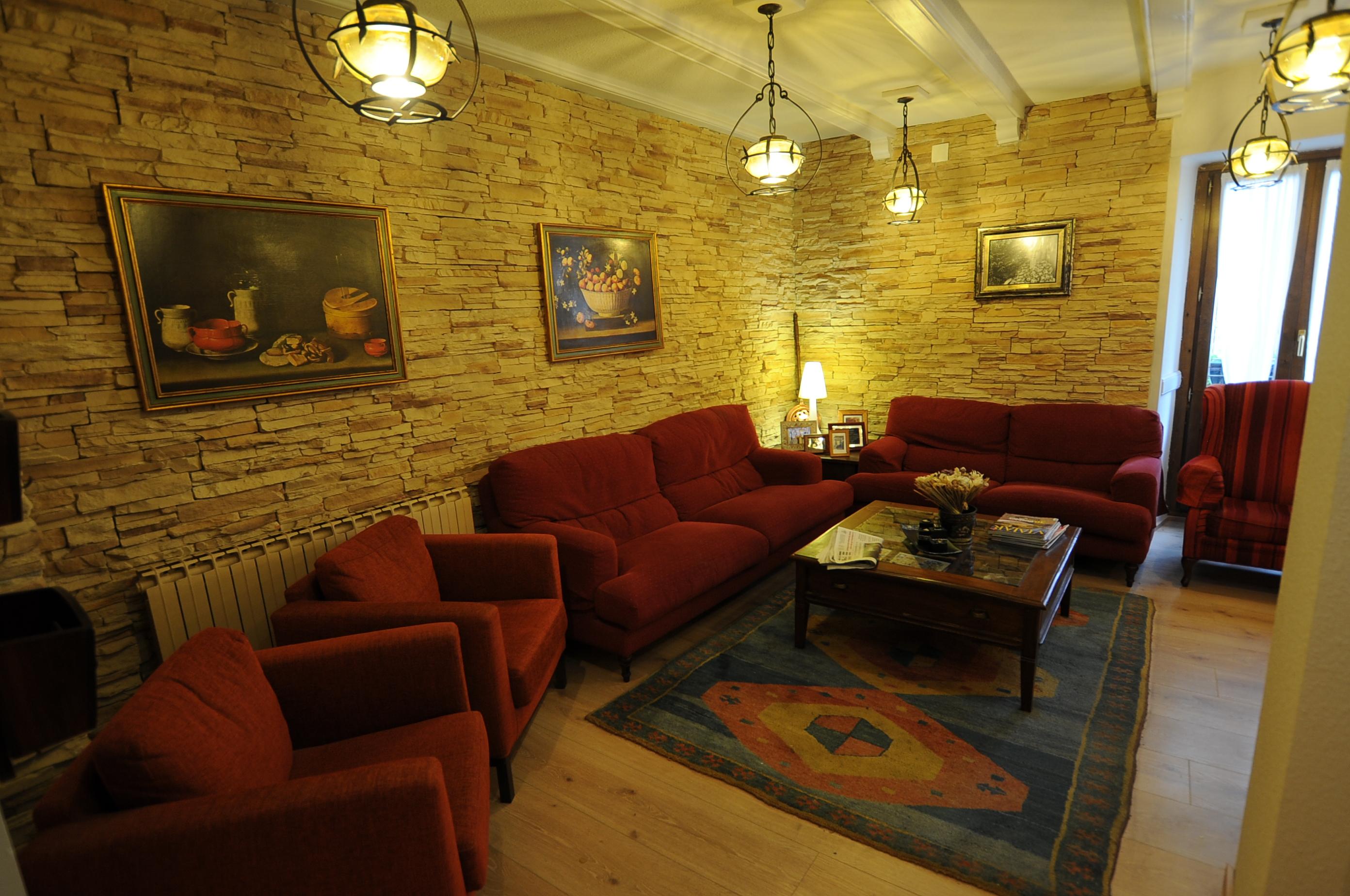 Hostal Lola Isaba Exterior photo